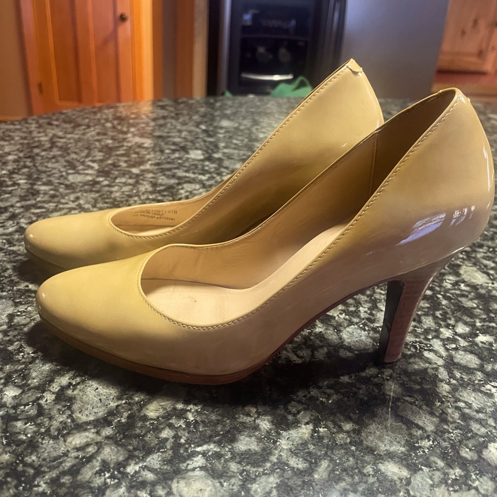 Beautiful Chelsea patent leather Cole Haan/Nike Air pumps